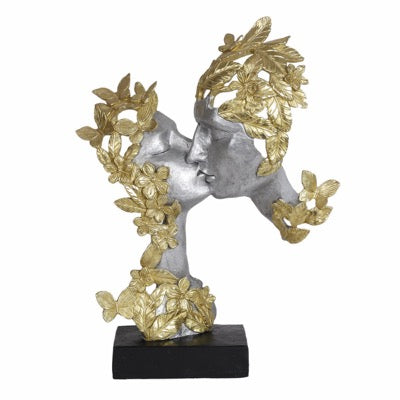 Kissing Couple Sculpture