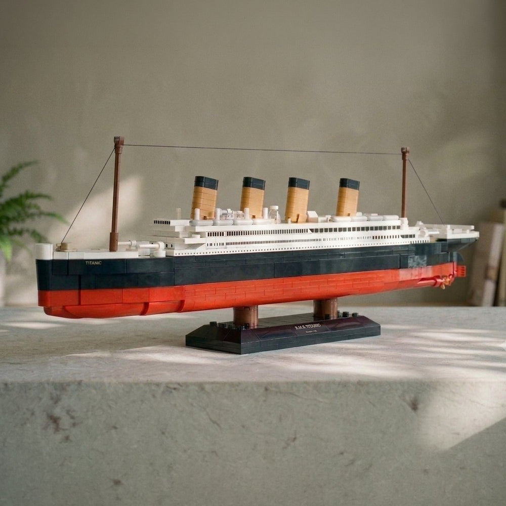 RMS Titanic Model Kit