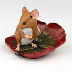 Mouse on Poppy from the Richard Cooper Studios